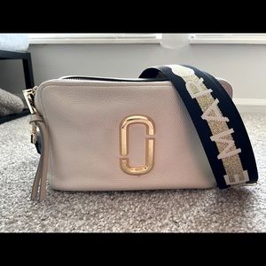 Marc Jacobs Cream Softshot 27